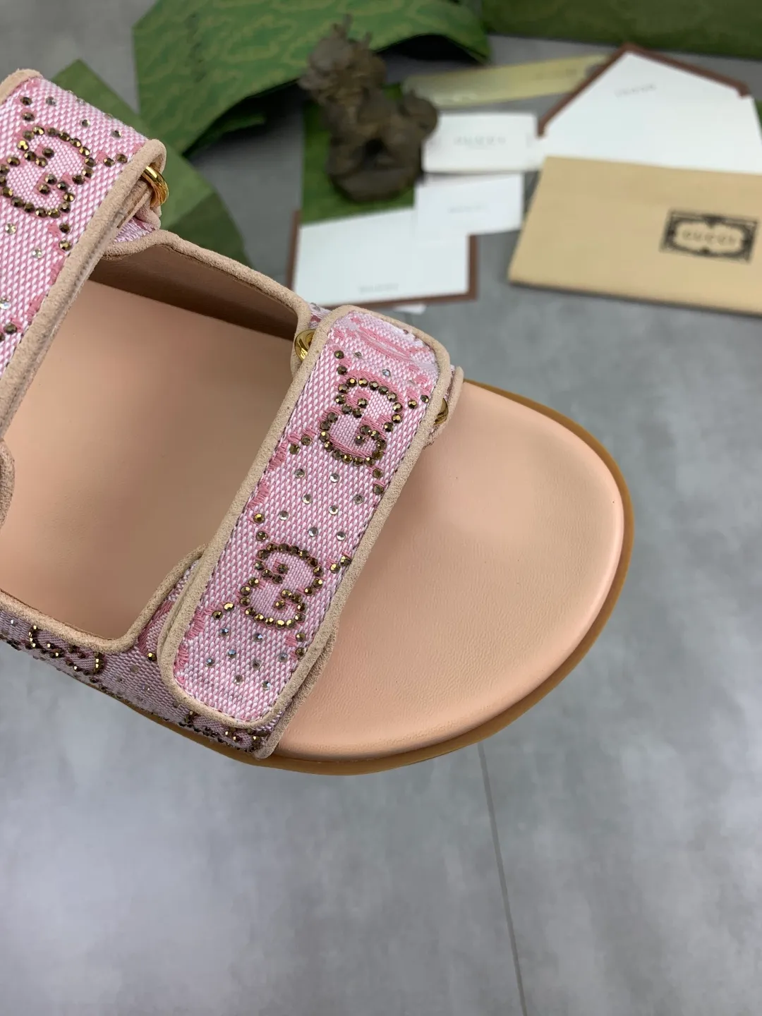Men's shoes 💰P480💰[New model] High version 🎁🎁🎁 GUCCI New casual hot diamond slippers for the Year of the Snake, original official website, perfect workmanship, transmitting a kind of noble luxury, sublimating its definition of luxury in Gucci's high-end extraordinary craftsmanship. Original Gucci double G combination outsole, code number: 35-45, complete package
